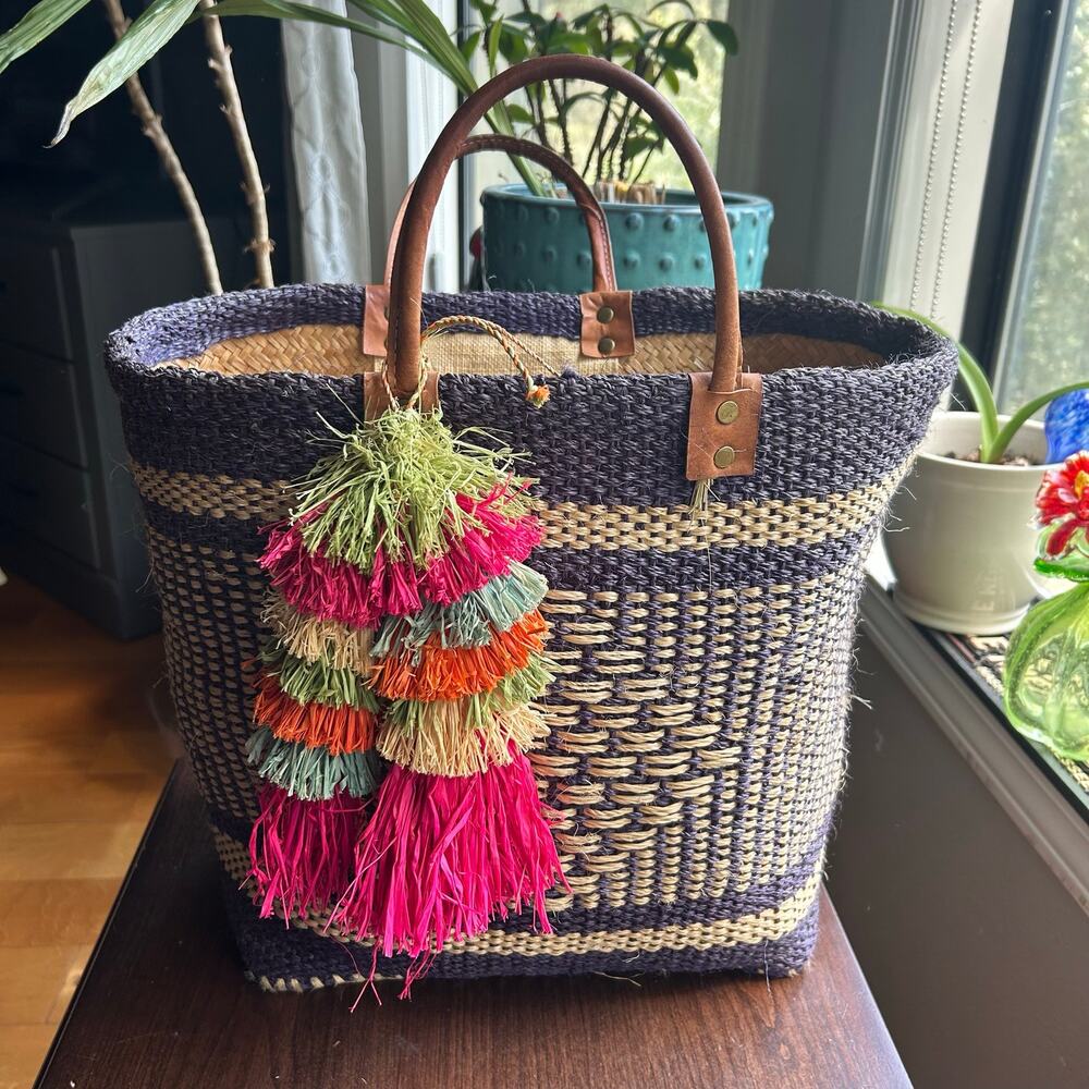 Mar Y Sol navy and cream jute Rafia straw bag leather handles pom-poms beach - Picture 1 of 13